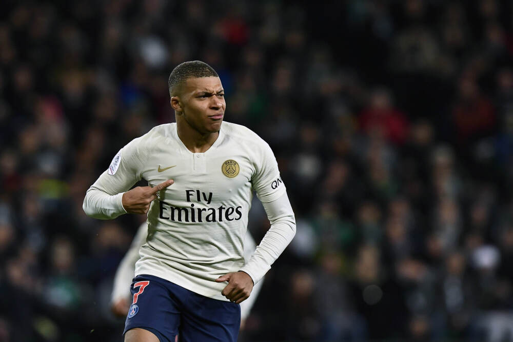 把「围裙」搬上台面的Miu Miu，怪美的